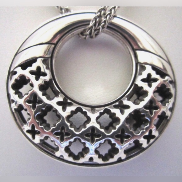 Elegant Silver and Black Pendant Necklace - Picture 3 of 9